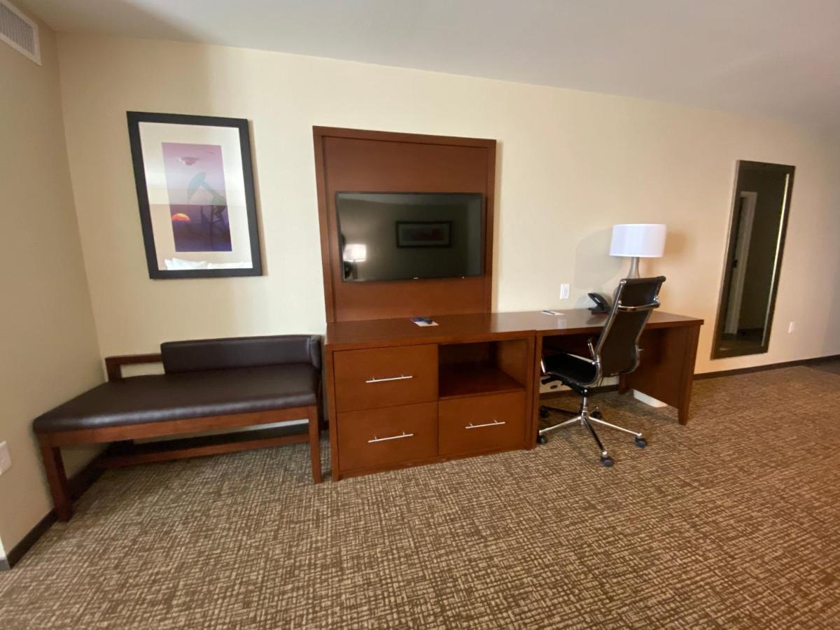 Comfort Suites Midland West Экстерьер фото