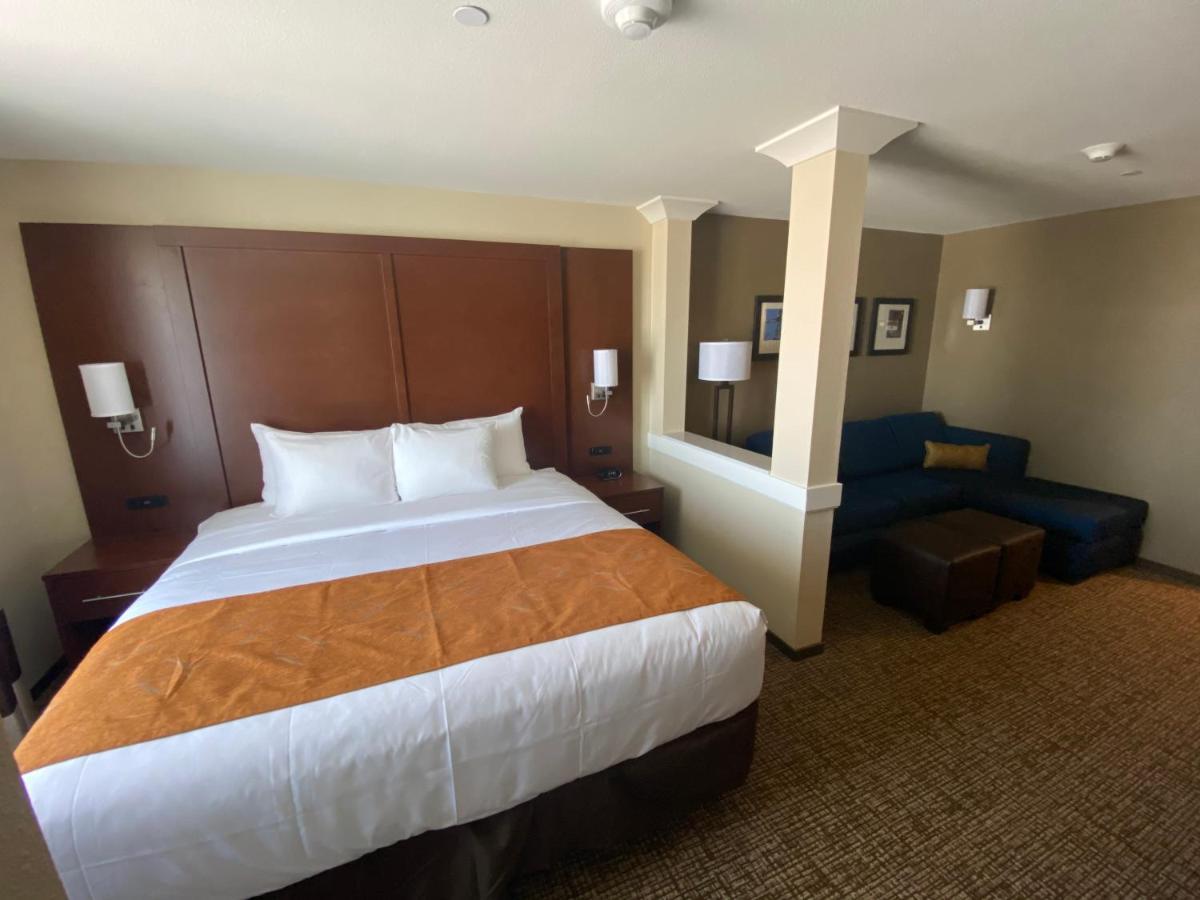 Comfort Suites Midland West Экстерьер фото