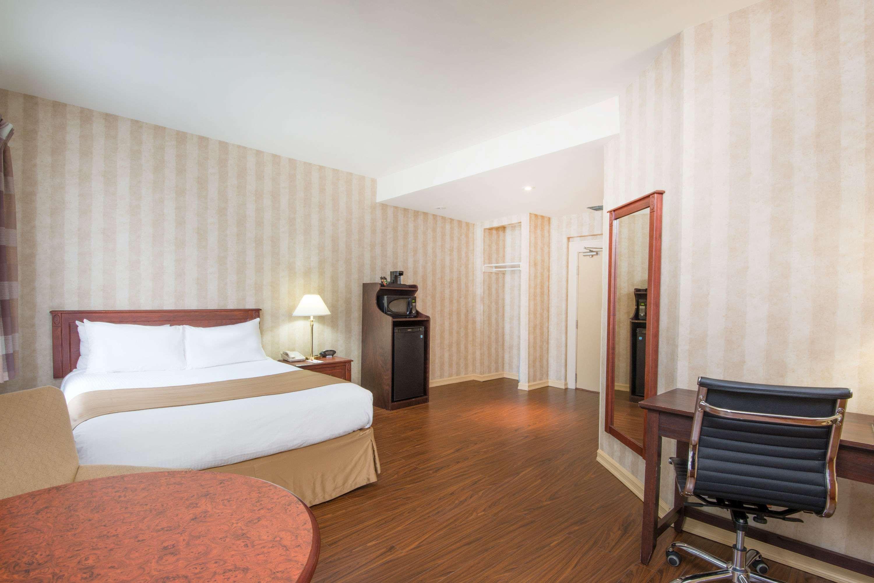 Comfort Suites Midland West Экстерьер фото