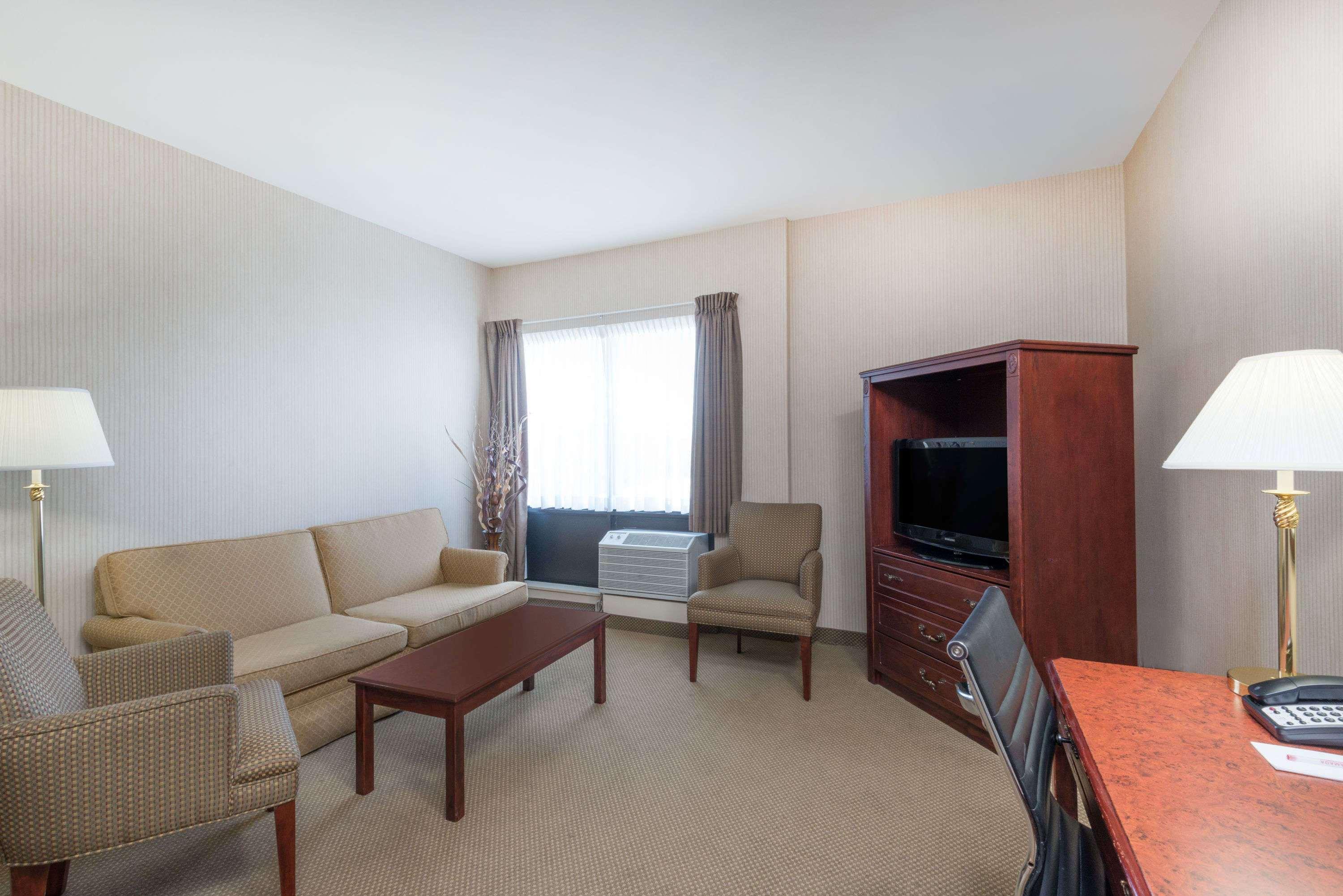 Comfort Suites Midland West Экстерьер фото